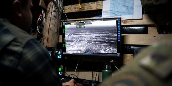 Het Oekraïense leger bestuurt een drone op 11 september.