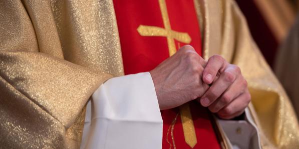 priester handen