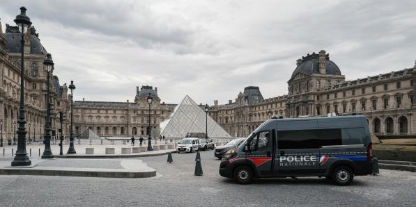 Suspects vol Louvre