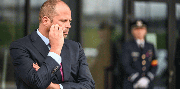 Een foto van Theo Francken, minister van Defensie, die de piloot van de drone boven Kleine-Brogel wil laten arresteren