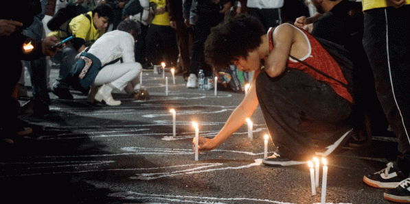 Mensen in Rio de Janeiro rouwen na bloedbad bij antidrugsoperatie.
