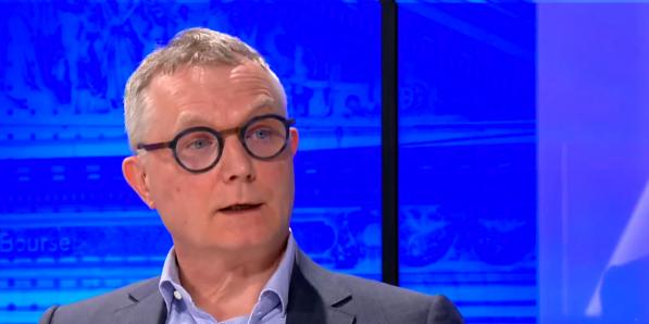 Assuralia-CEO Hein Lannoy in de studio van Trends Kanaal Z.