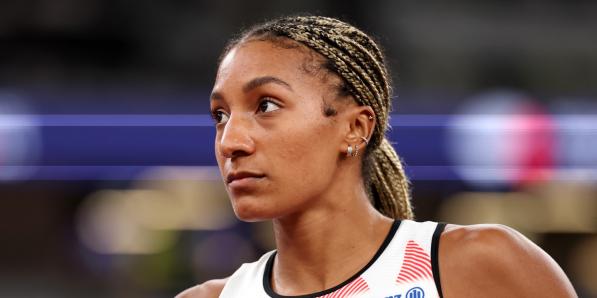 Nafi Thiam in actie op het WK atletiek. Haar kritiek op Belgian Athletics berust deels op een verkeerde, nooit gebruikte quote over een 'lesje leren'.