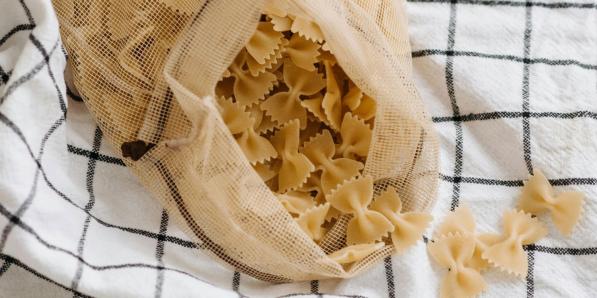 hack pasta afgieten