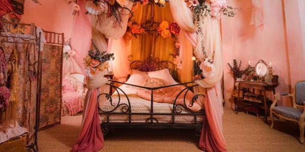 Moulin Rouge airbnb