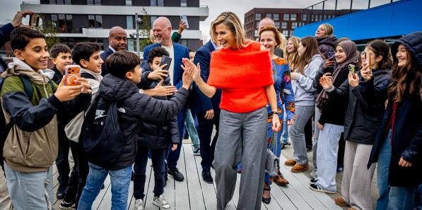 Archiefbeeld: de Nederlandse koningin Maxima tijdens een bezoek aan een college in Haarlem.