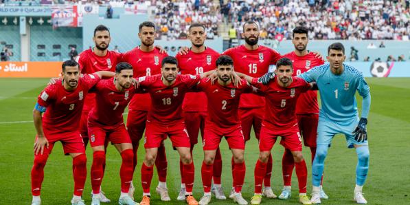 Het Iraans elftal voor de start van het WK-duel tegen Engeland.