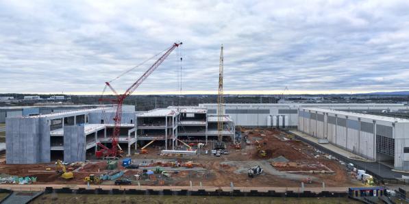 De bouw van een datacenter in Ashburn, Virginia (VS)