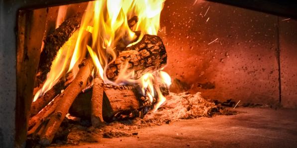 feu ouvert poele à bois cheminée