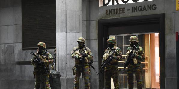 militaires dans les rues