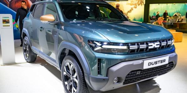 Le prix des voitures neuves les plus populaires a augmenté de 50% en moyenne sur dix ans. La Dacia Duster ne propose plus que des versions hybrides (essence + électricité ou essence + LPG).