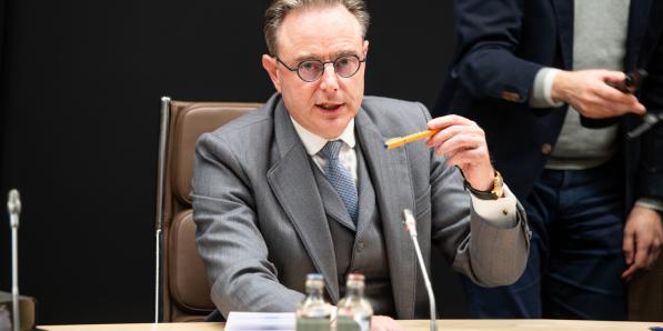 Derrière ce compromis budgétaire conclu par le gouvernement Bart De Wever émerge la confirmation d’un éloignement du mantra initial de l’Arizona: rendre le travail plus rémunérateur.