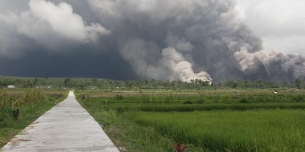 volcan semeru Indonesie