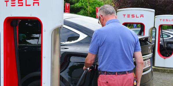 Tesla is het enige automerk met een eigen laadstations.