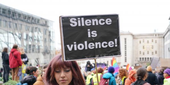 Silence is violence - Newsha, membre du collectif Femmes, Vie, Liberté Belgium