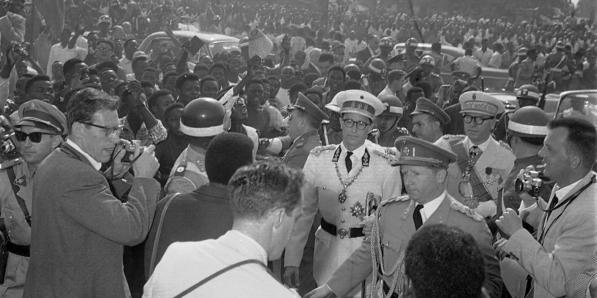 Le roi Baudoin arrivant à Notre Dame du Congo, à Leopoldville, en