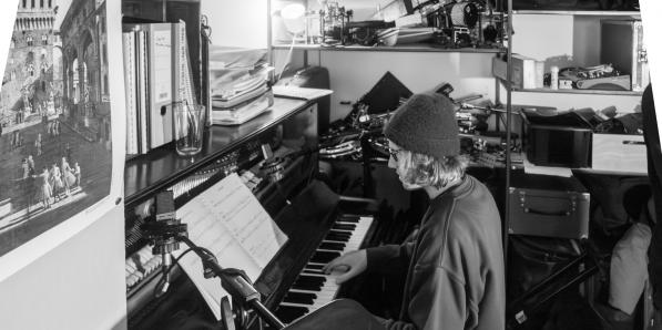 Pianist Fulco Ottervanger tijdens de repetitie van De Beren Gieren