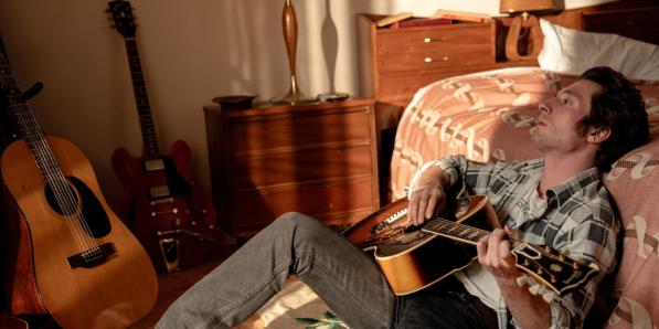 Jeremy Allen White  endosse la mélancolie de Bruce Springsteen