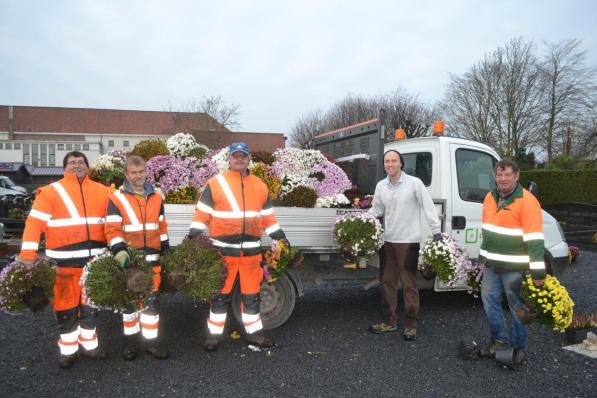 Schepen voor Groenbeheer Bert Schelfhout geflankeerd door Geert Vanhoutte, Marc Callant, Luc Lefebvre en Johan Vanwijnsberghe.© DRD