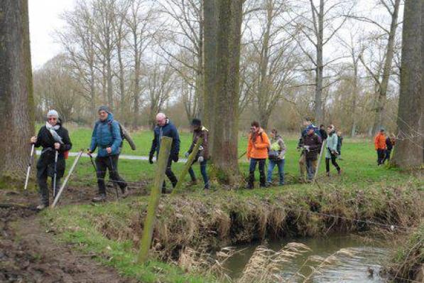 De Spartastappers blijven bewegen van oud naar nieuw.© JM