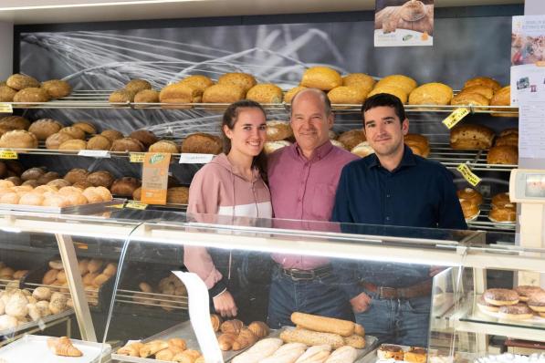 We zien v.l.n.r. Marieke, Martin en Marijn Versavel in de bakkerij. (Foto TOGH)©Cannaert