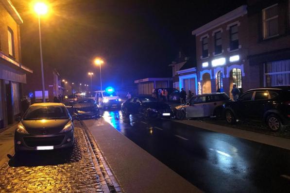 Er raakten drie wagens betrokken bij het ongeval.© DBI