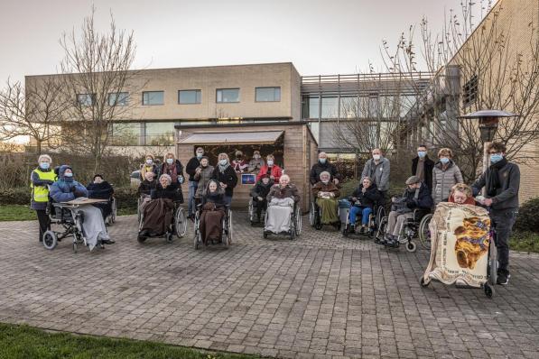 De bewoners trokken er per leefgroep op uit en genoten met volle teugen. (foto SB)©STEFAAN BEEL Stefaan Beel