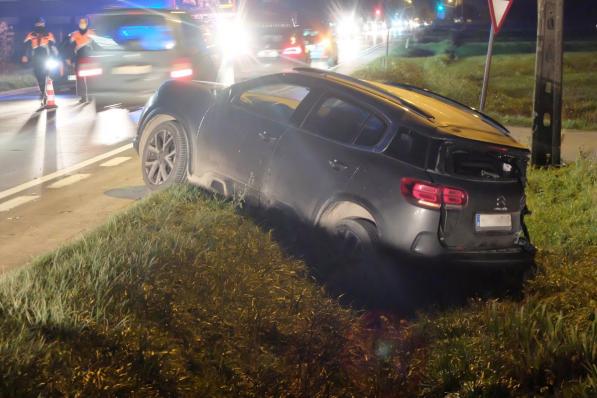 De personenwagen belandde in de gracht.©José Tyteca JT