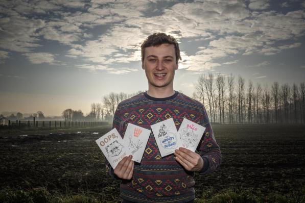 Silvio Samyn uit Slypskapelle ontwierp een reeks postkaarten. (foto JS)©jan_stragier;Jan Stragier Jan Stragier