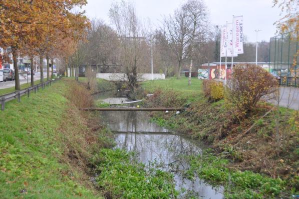 De Gaverbeek ligt er op sommige plaatsen vuil bij, en is op andere plaatsen gewoon niet te zien, maar er is beterschap op til.© PNW