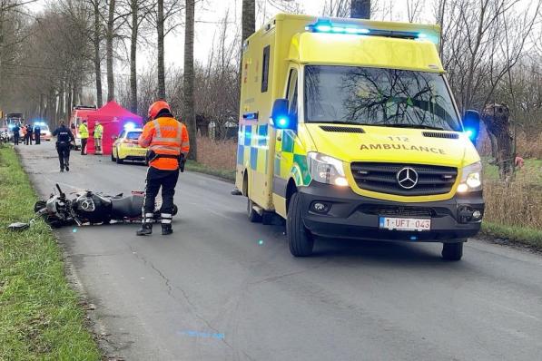 Voor de motorrijder kwam alle hulp te laat.© JVM