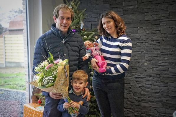 Stijn Orbin en Jolien Desmet met zoon en de kleine Marthe.© CLL