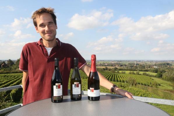 Wijnbouwer Martin Bacquaert is bijzonder tevreden met de gouden medaille.© EF