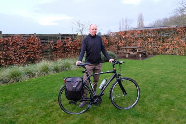 Marnix De Sloover met zijn fiets, een Norta. (foto BC)