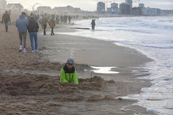 Zaterdag haalde er veel volk een frisse neus aan zee.© Peter Maenhoudt