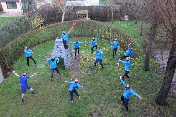 De leerkrachten van de gemeentelijke basisschool starten het nieuwe jaar met sportieve ambities.© JT