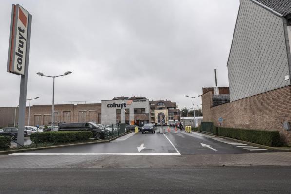 Colruyt bouwde een filiaal op de vroegere fabrieksterreinen in de Diksmuidsesteenweg. (foto Stefaan Beel)©STEFAAN BEEL Stefaan Beel