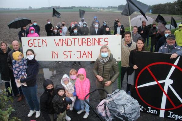 Begin oktober kwamen buurtbewoners samen om te protesteren tegen de komst van de windmolens.© TP