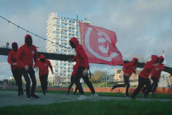 Een mysterieuze campagne moest de Kortrijkzanen warm maken voor de nieuwe huisstijl.© Stad Kortrijk