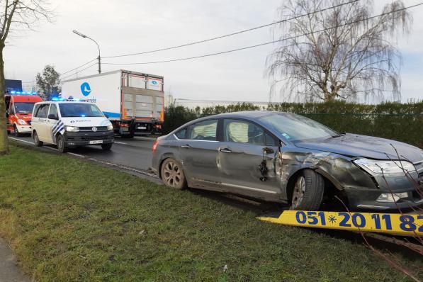 De auto moest getakeld worden.© BF