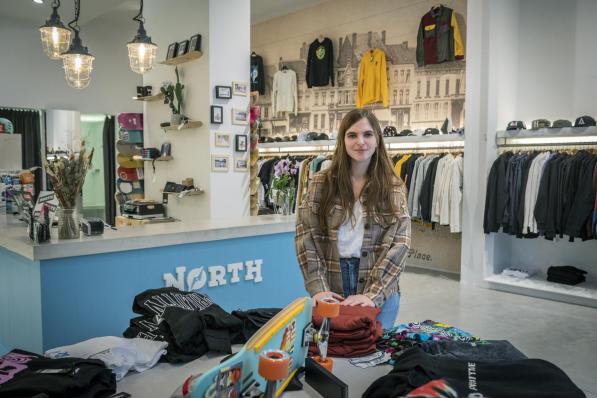 Charlotte Tally in haar nieuwe winkel North Streetwear in de Noordstraat 54:©STEFAAN BEEL Stefaan Beel