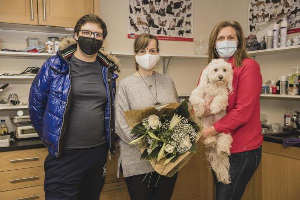 Jolanda Kause, Dempsey Verheye en Nancy Castelein van vzw Sociale Dierenhulp. (foto OV)