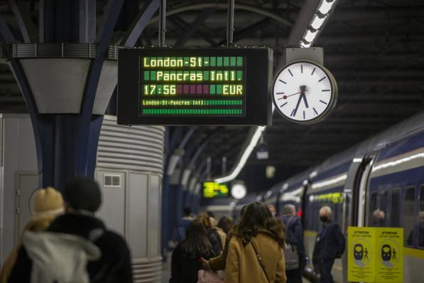 Ook treinreizigers die vanuit een land buiten de EU komen moeten voortaan het PLF-document invullen.© Belga