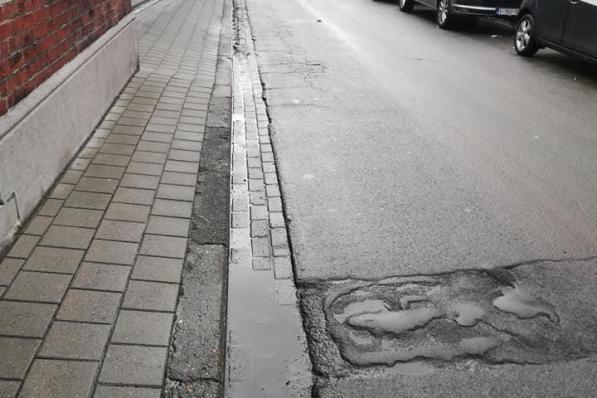 De Kortrijksestraat kreeg het zwaar te verduren.© JM