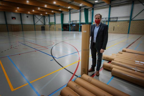 “We kozen voor sporthal 2, omdat in sporthal 1 een zwevende sportvloer ligt, die zeer delicaat is”, zegt de burgemeester.© MD