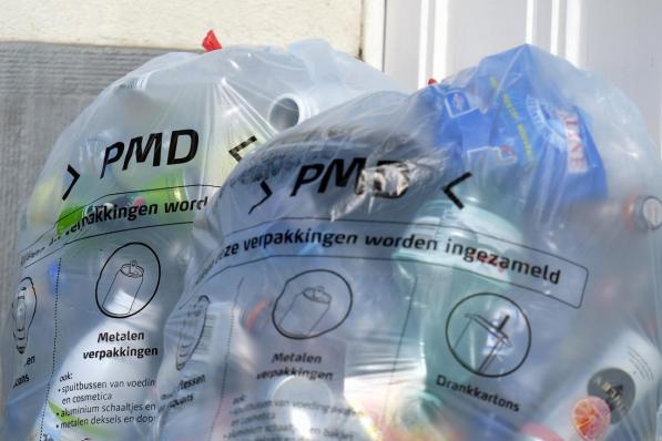 De prijs voor een PMD-zak daalde op 15 januari tot 0,15 euro per stuk.©ERIC LALMAND BELGA