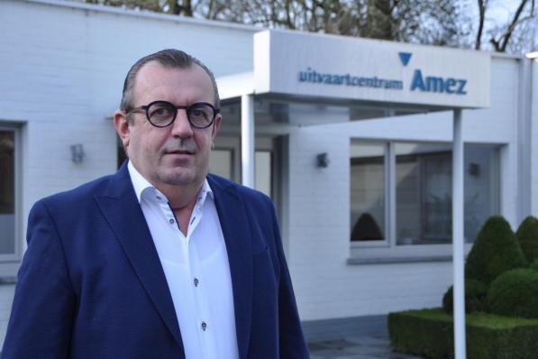 Bart Amez liep ook zelf een coronabesmetting op. “Niet moeilijk. Als er soms vier uitvaarten zijn op een dag, komt hier nog altijd veel volk over de vloer.” (foto PN)