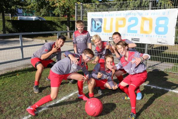 Deze jongeren, uitkomend bij de U14 van Krachtbalclub Sint-Michiels, mogen opnieuw trainen. Een bekeravontuur zit er jammer genoeg niet meer in.© JV