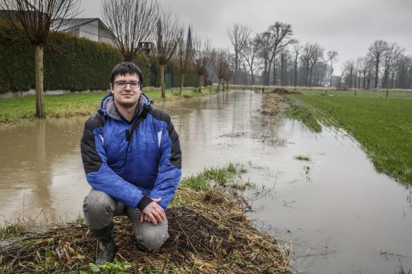 Ward Bruggeman volgt de neerslag op de voet. (foto JS)©jan_stragier;Jan Stragier Jan Stragier