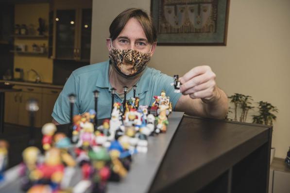 Andy heeft een passie voor alles wat met Lego te maken heeft. Die passie wil hij nu delen met de rest van Vlaanderen.© Olaf Verhaeghe